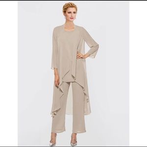 Mother of the Bride pantsuit. New with tags. Never worn. Pale green “celadon”.